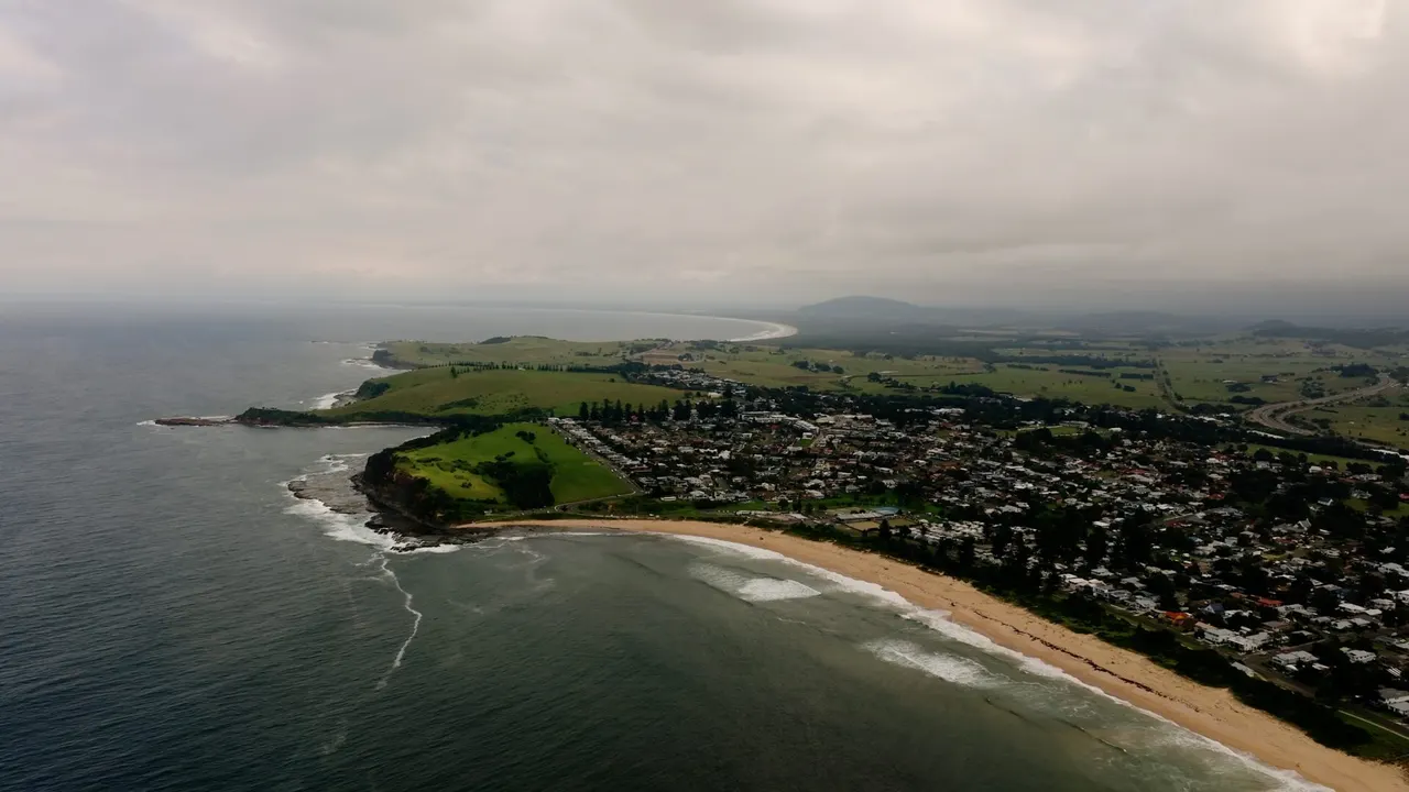 Ali & Matt at Crooked River Wines, Gerringong, wedding film frame 3