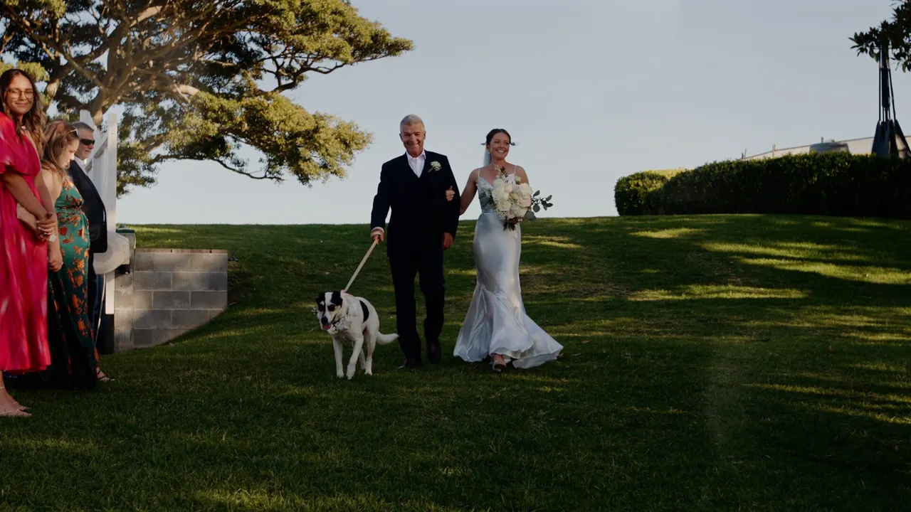 Ali & Matt at Crooked River Wines, Gerringong, wedding film frame 12