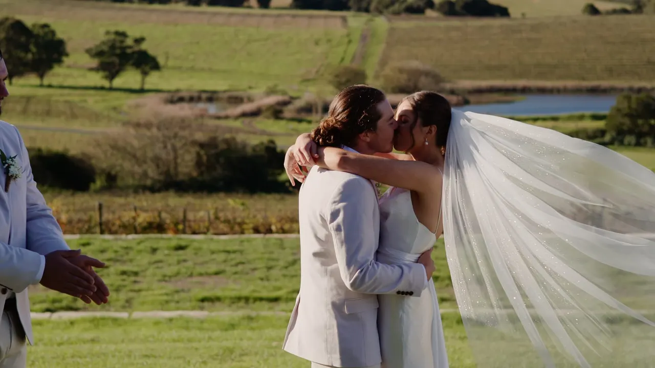Ali & Matt at Crooked River Wines, Gerringong, wedding film frame 22